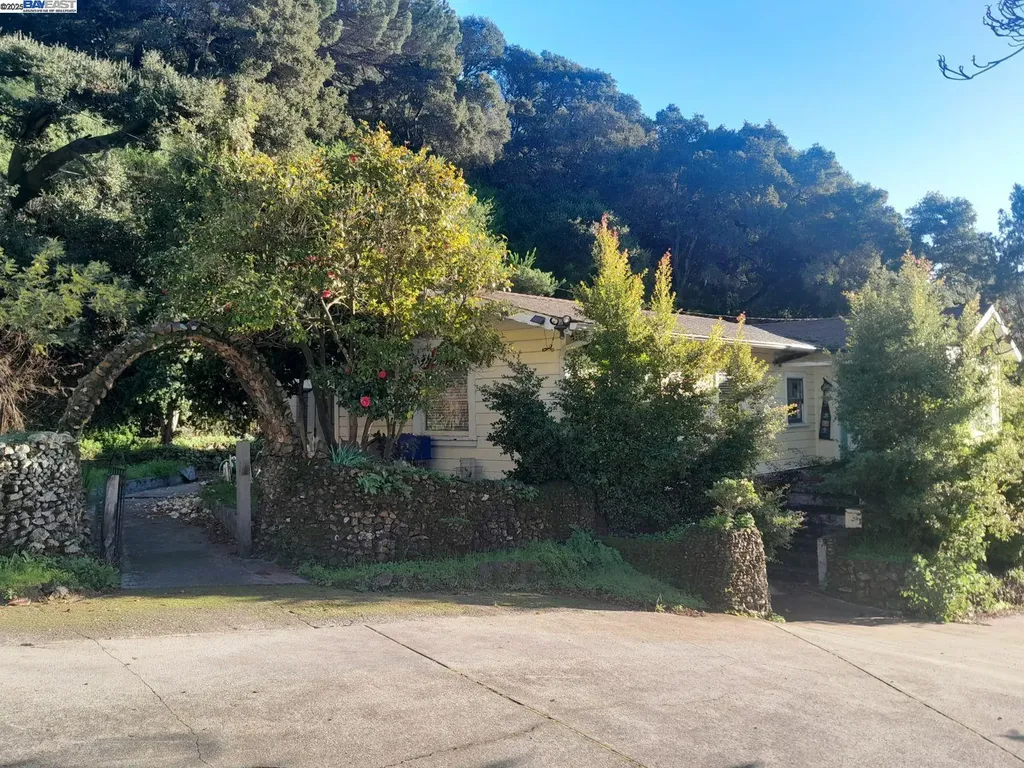 6401 Leona Street Oakland CA 94605