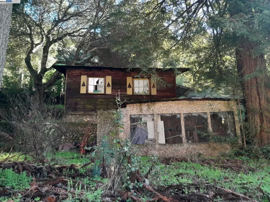 6401 Leona Street Oakland CA 94605