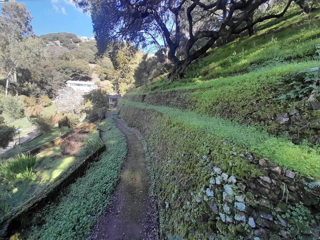 6401 Leona Street Oakland CA 94605