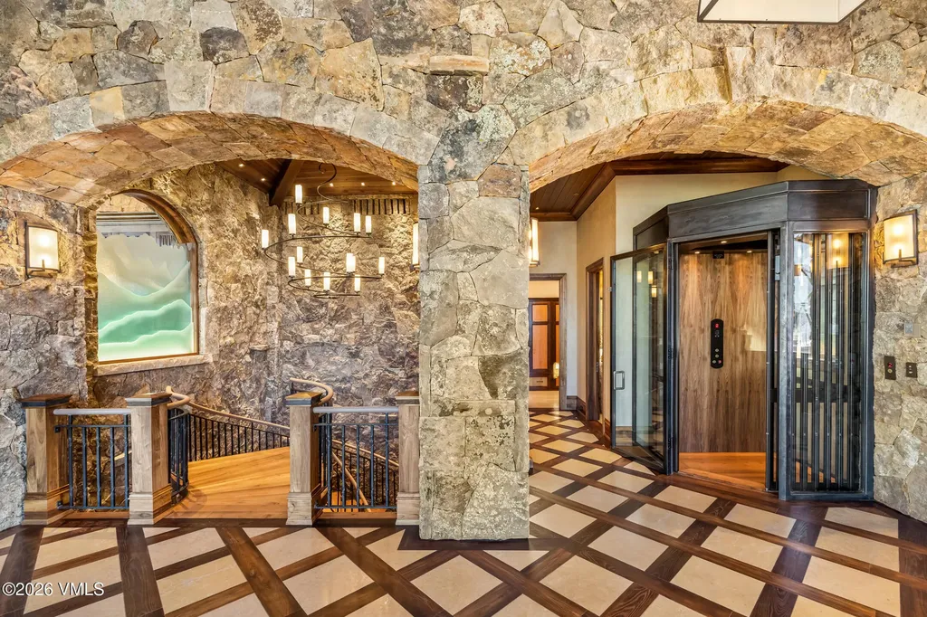 1000 Spraddle Creek Road Vail CO 81657