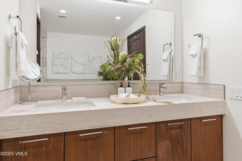 701 W Lionshead Vail CO 81657