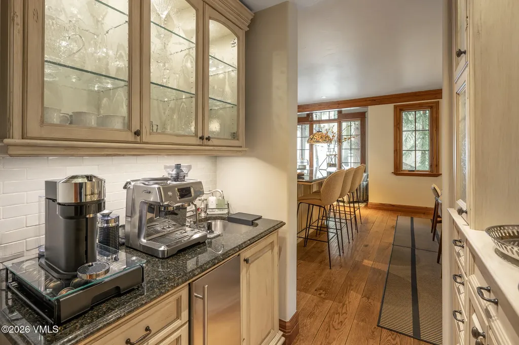 325 Forest Road Vail CO 81657