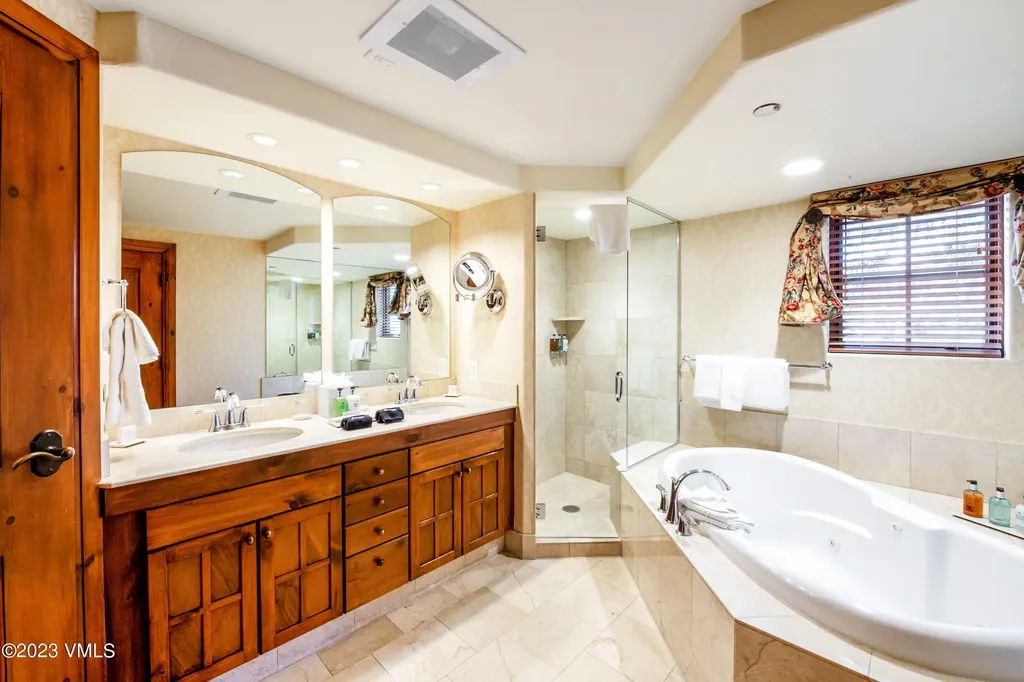242 E Meadow Drive Vail CO 81657