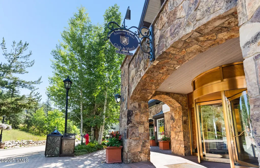 242 E Meadow Drive Vail CO 81657