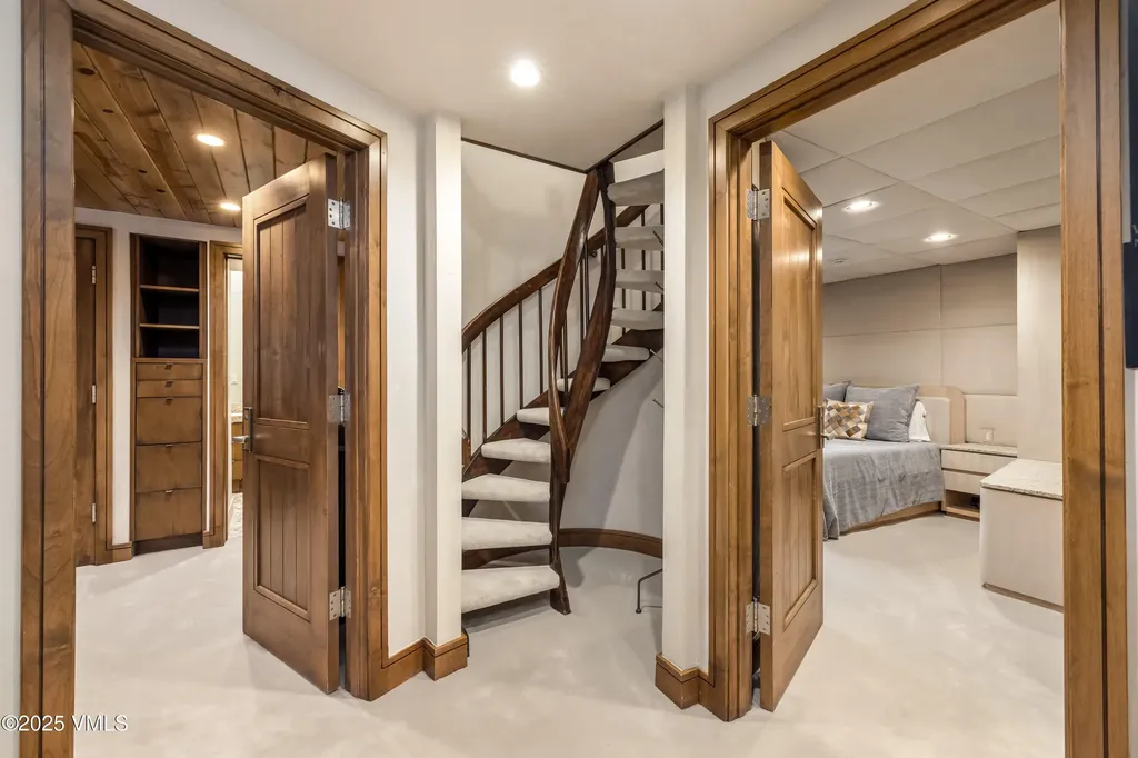 100 E Meadow Drive Vail CO 81657