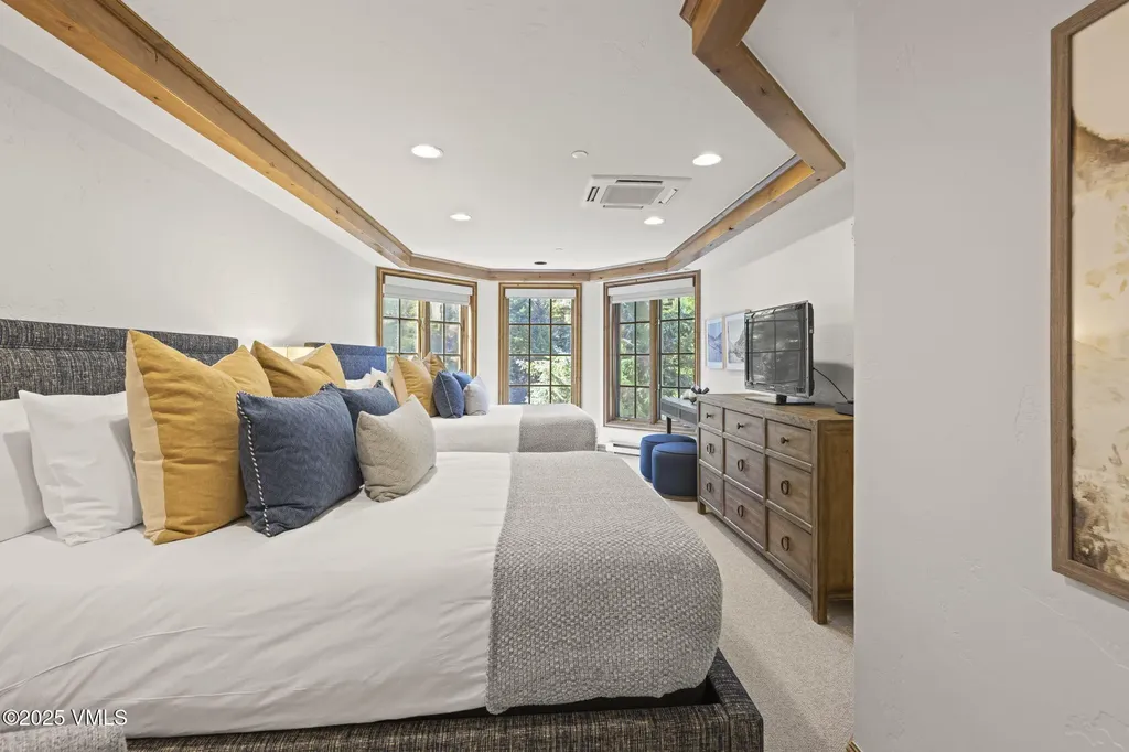 352 E Meadow Drive Vail CO 81657