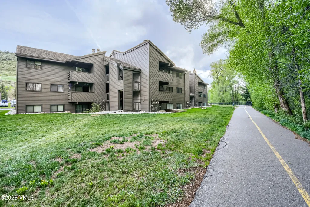 1061 W Beaver Creek Boulevard