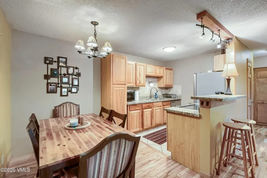 1061 W Beaver Creek Boulevard