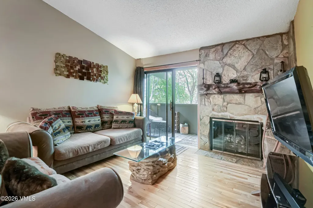 1061 W Beaver Creek Boulevard