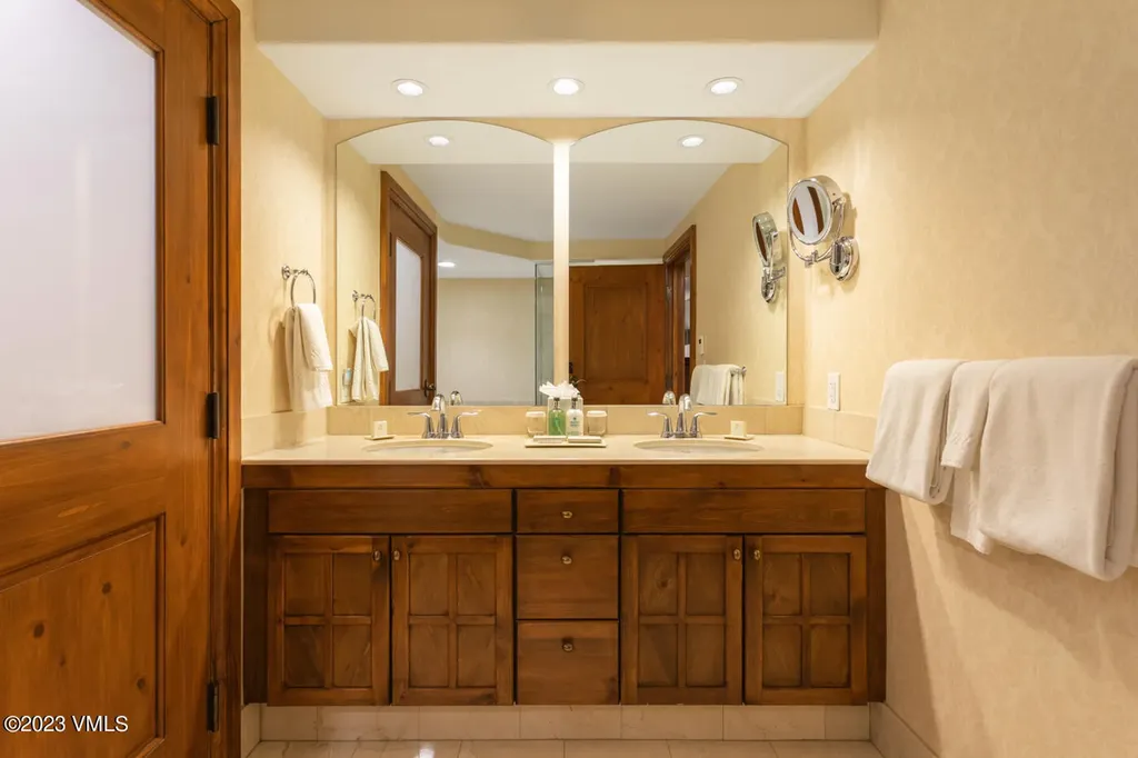 242 E Meadow Drive Vail CO 81657