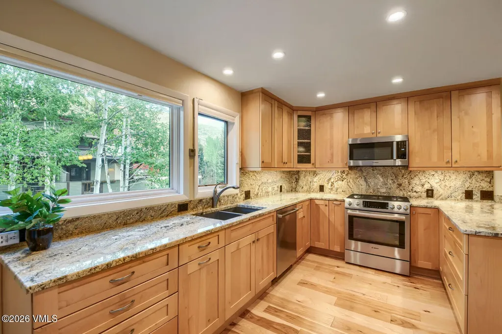 2570 Kinnickinnick Road Vail CO 81657