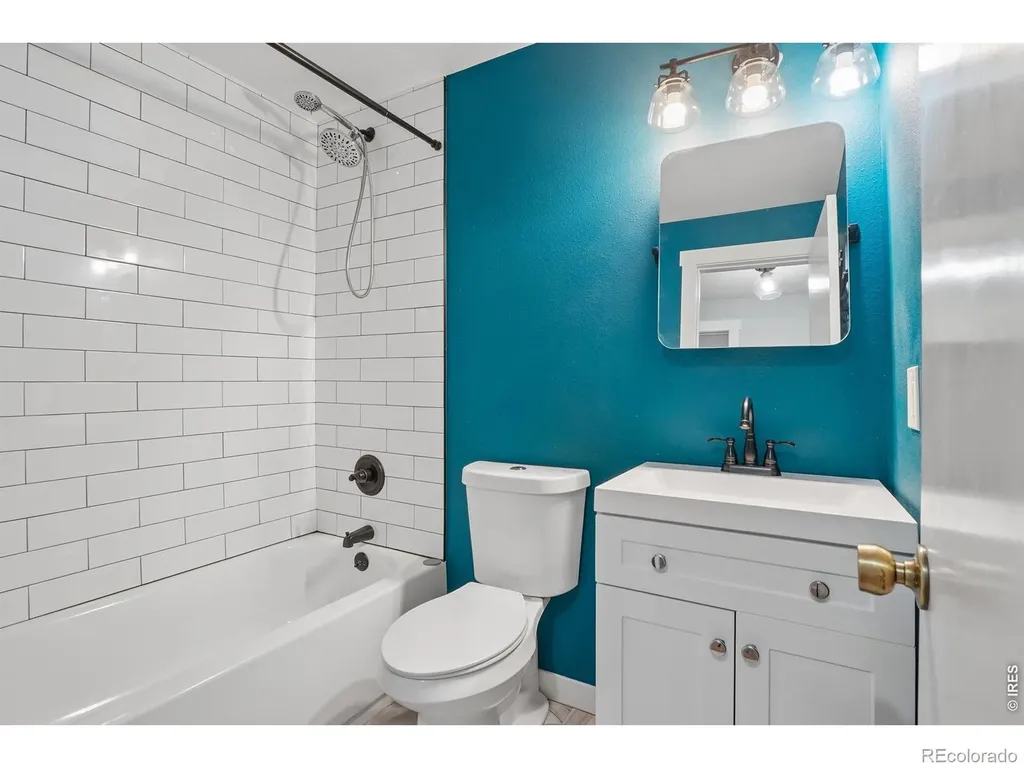 2135 Meadow Court Longmont CO 80501