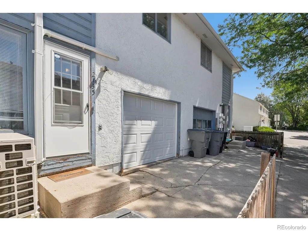 2135 Meadow Court Longmont CO 80501