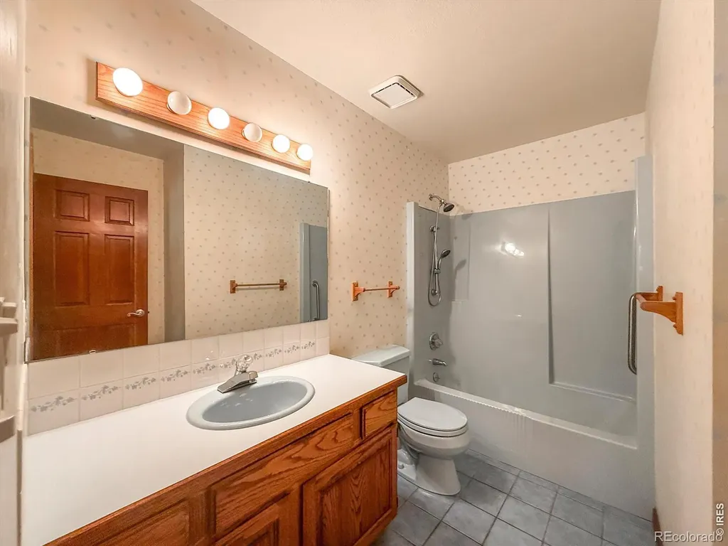 2224 Spindrift Drive Longmont CO 80503