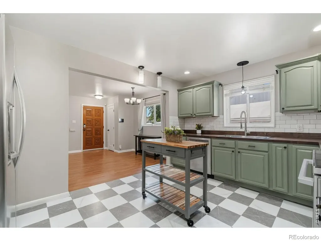 7270 Avrum Drive Denver CO 80221