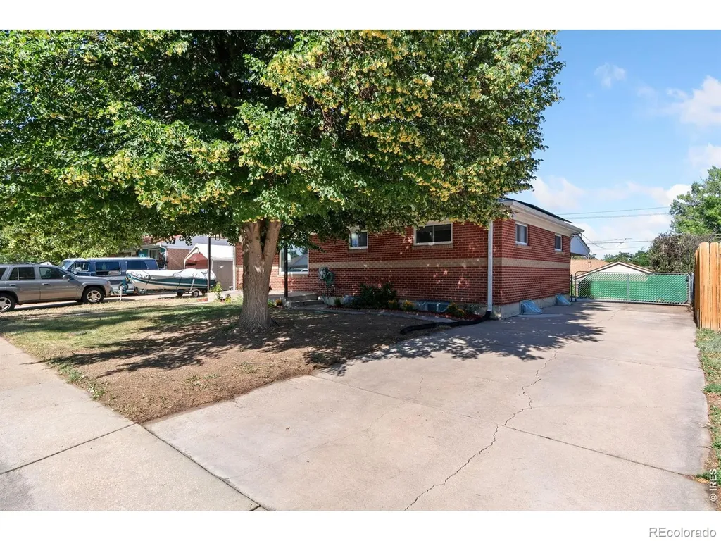 7270 Avrum Drive Denver CO 80221