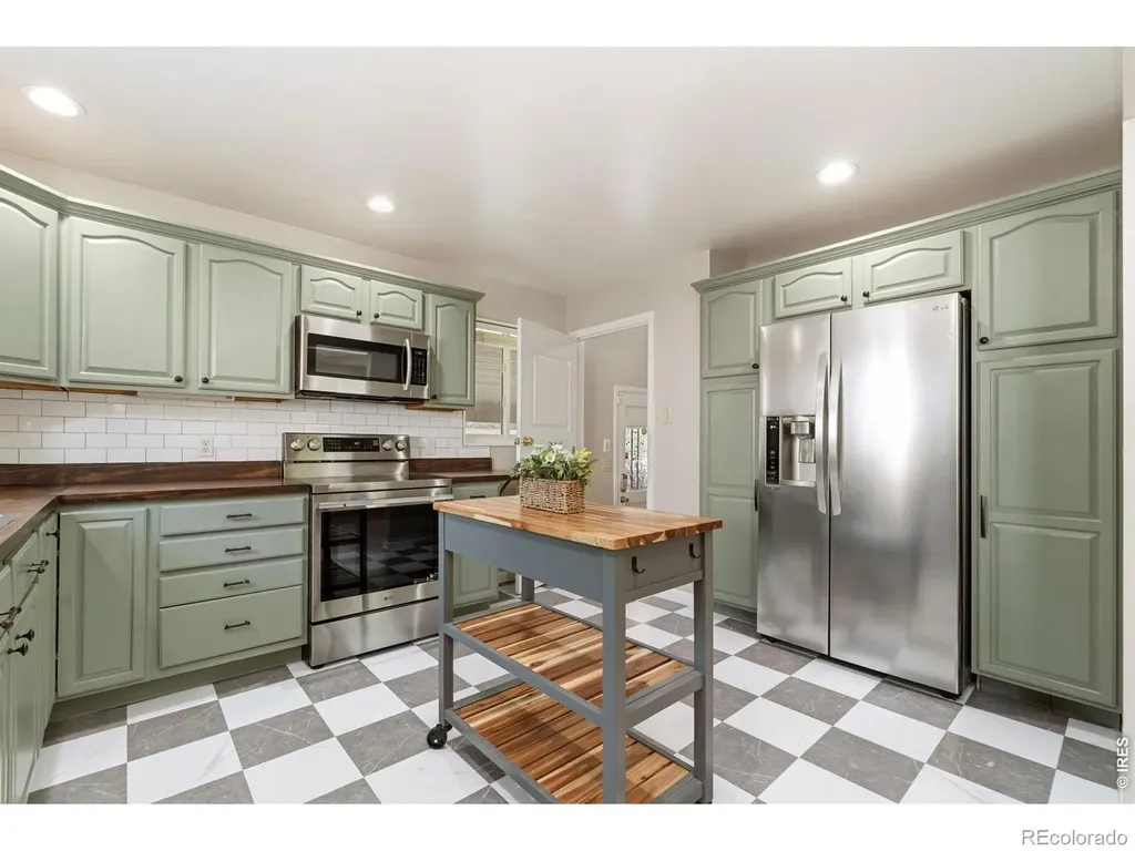 7270 Avrum Drive Denver CO 80221