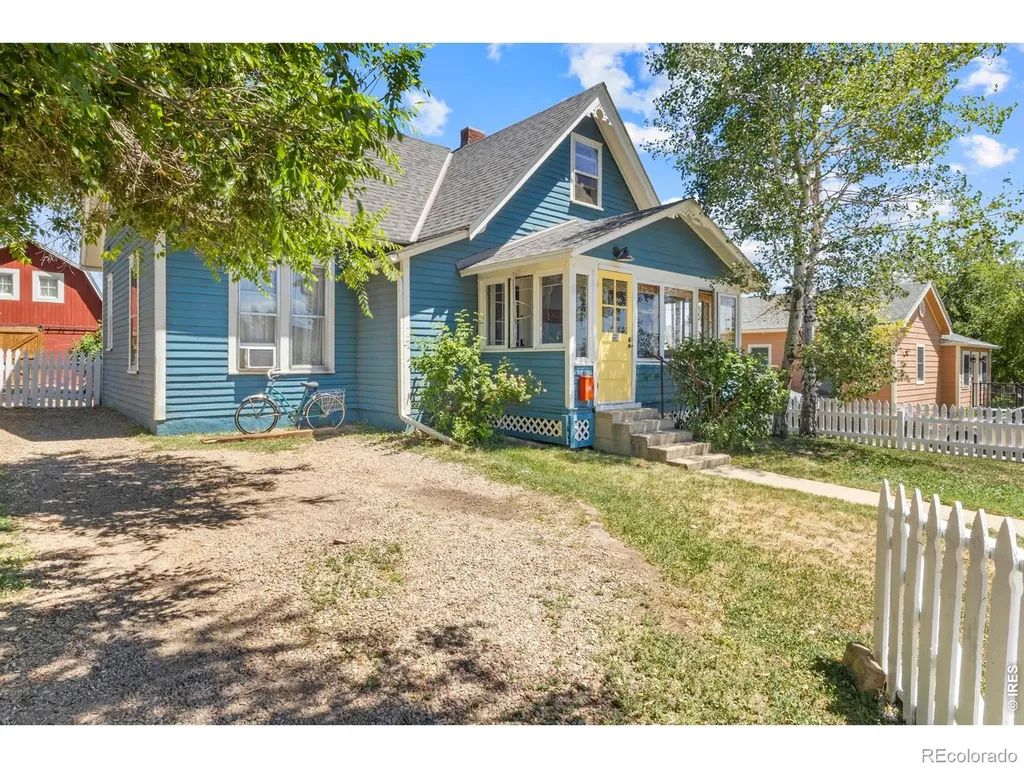 128 Bowen Street Longmont CO 80501