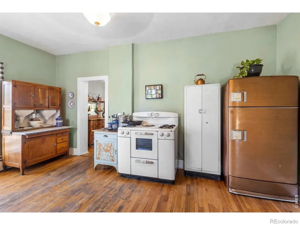 128 Bowen Street Longmont CO 80501