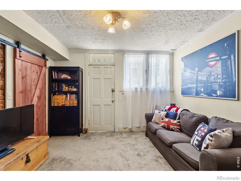 128 Bowen Street Longmont CO 80501