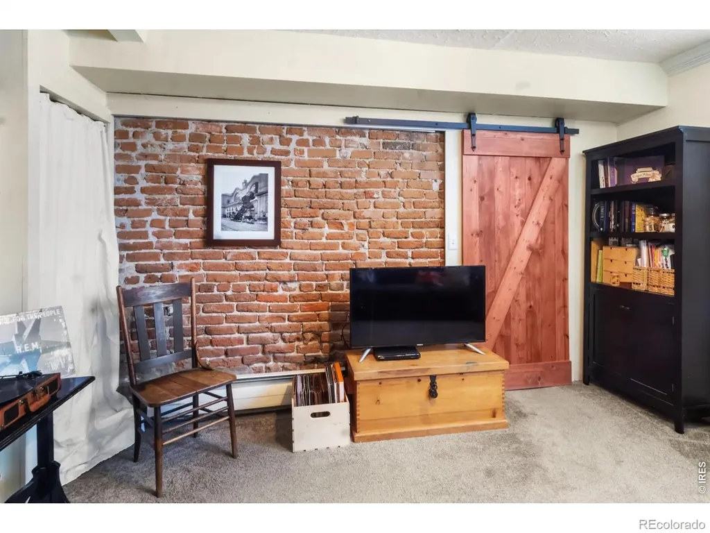 128 Bowen Street Longmont CO 80501