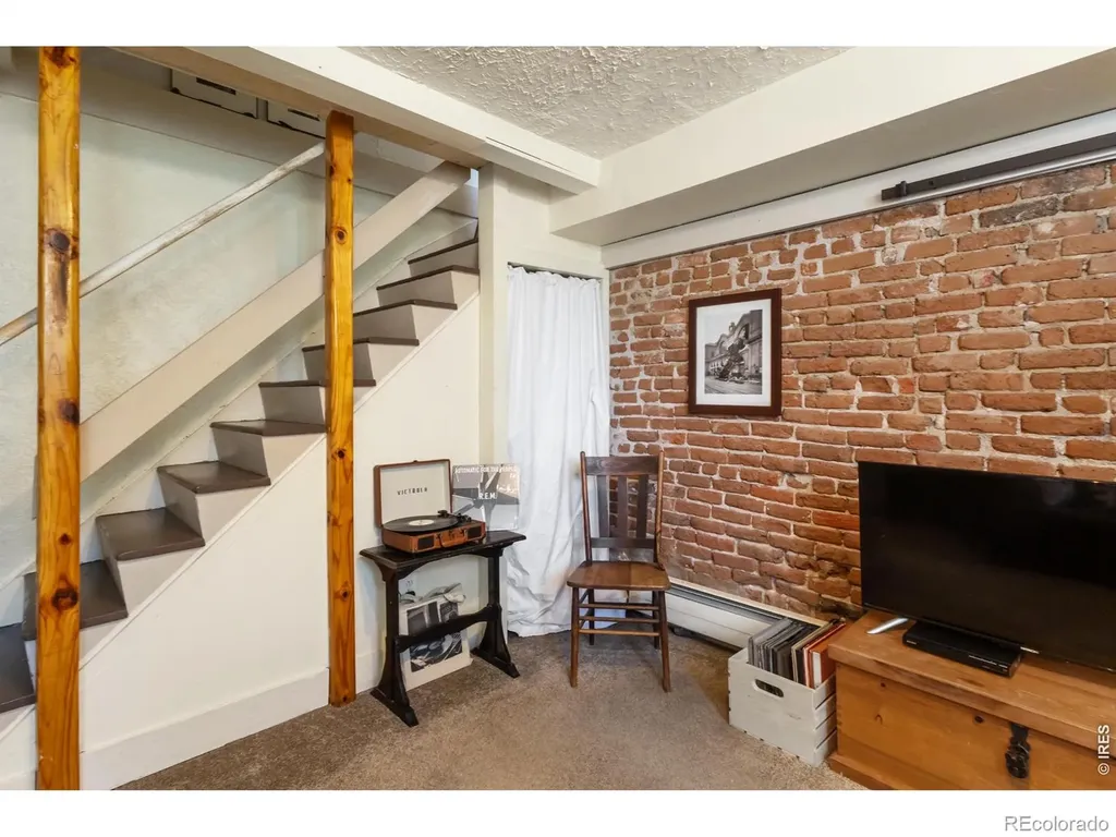 128 Bowen Street Longmont CO 80501