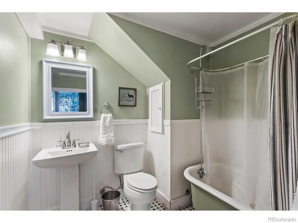 128 Bowen Street Longmont CO 80501