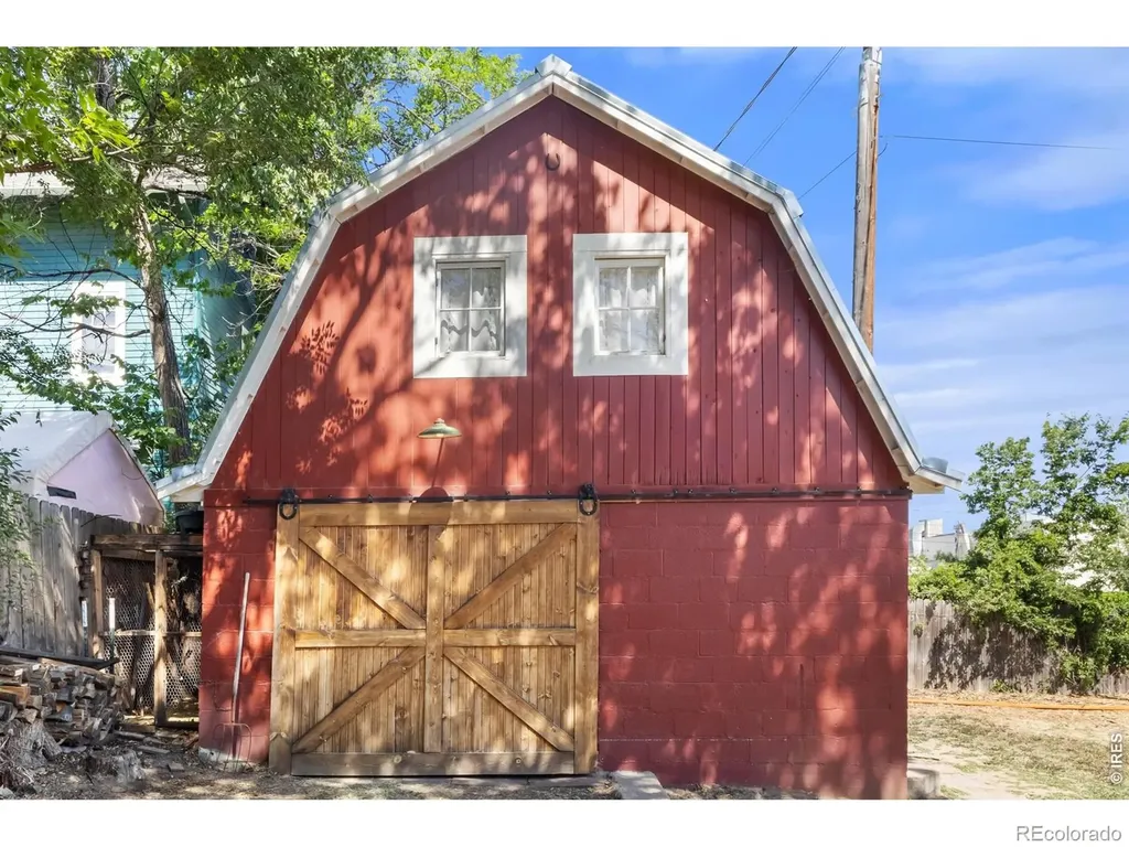 128 Bowen Street Longmont CO 80501