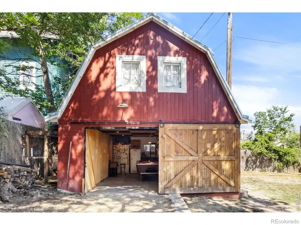 128 Bowen Street Longmont CO 80501