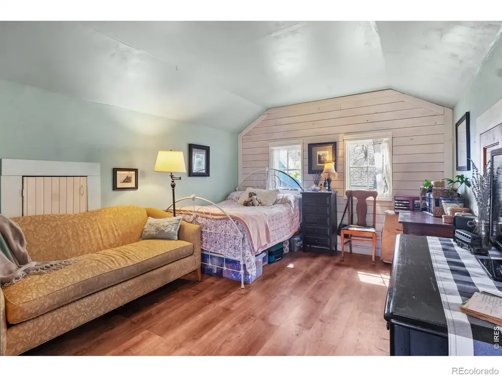 128 Bowen Street Longmont CO 80501
