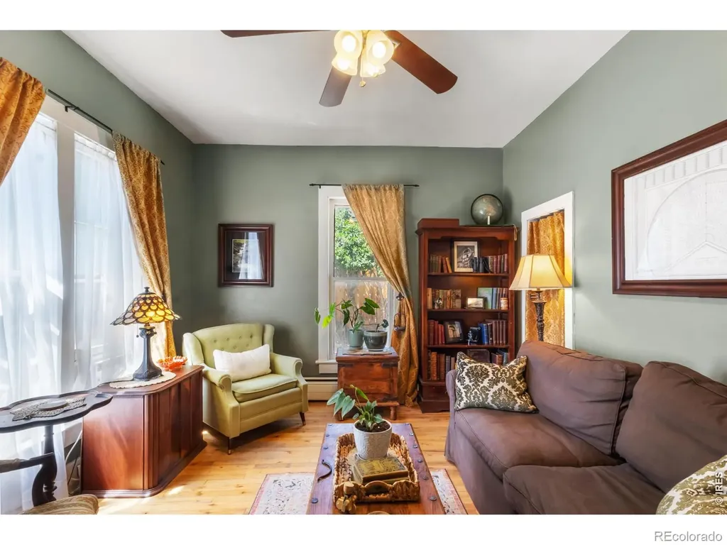 128 Bowen Street Longmont CO 80501