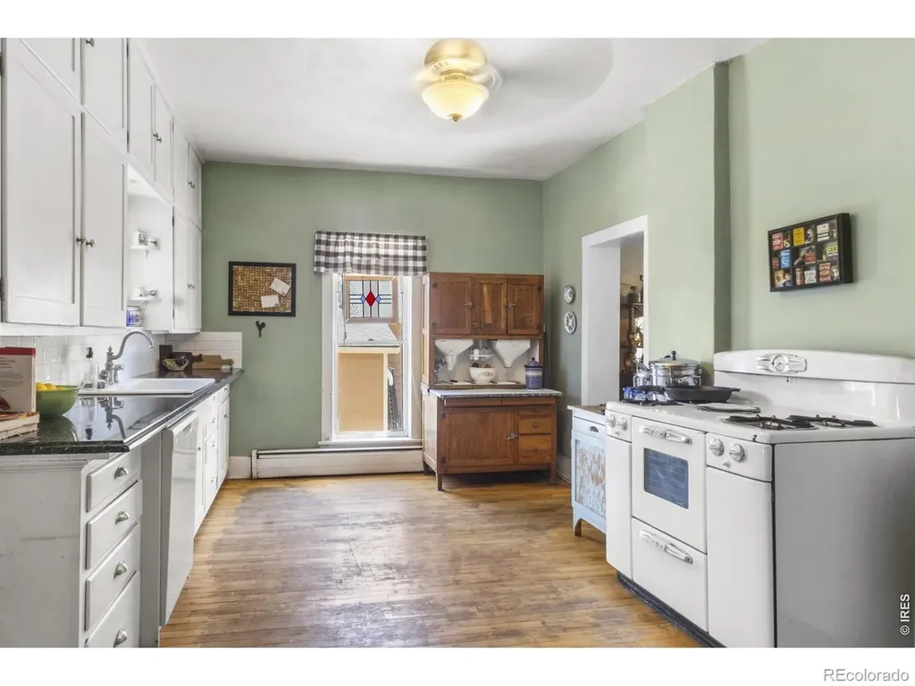 128 Bowen Street Longmont CO 80501