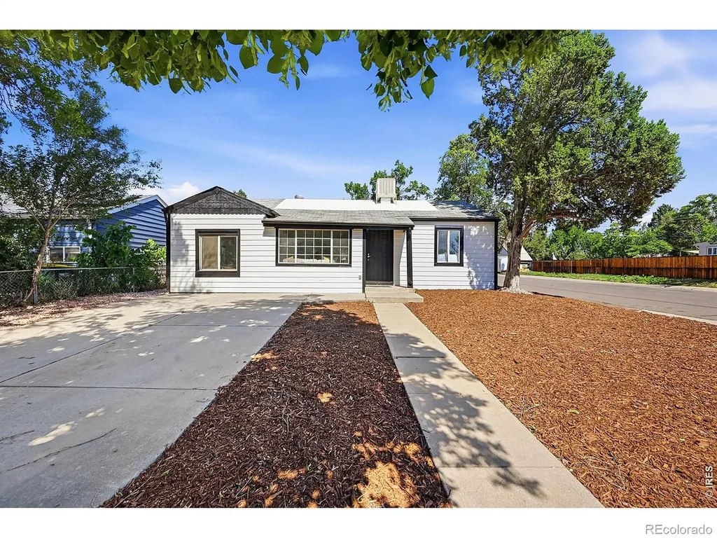 1902 Kenton Street Aurora CO 80010