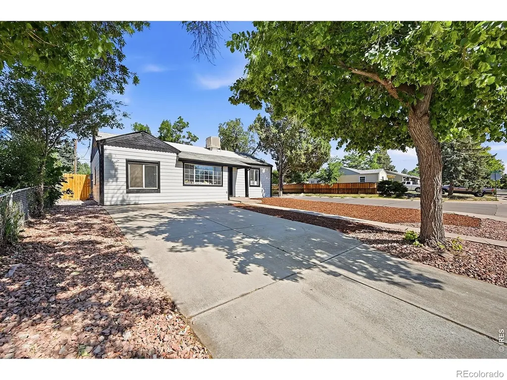 1902 Kenton Street Aurora CO 80010