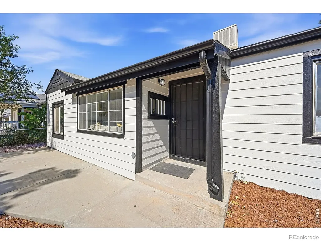 1902 Kenton Street Aurora CO 80010