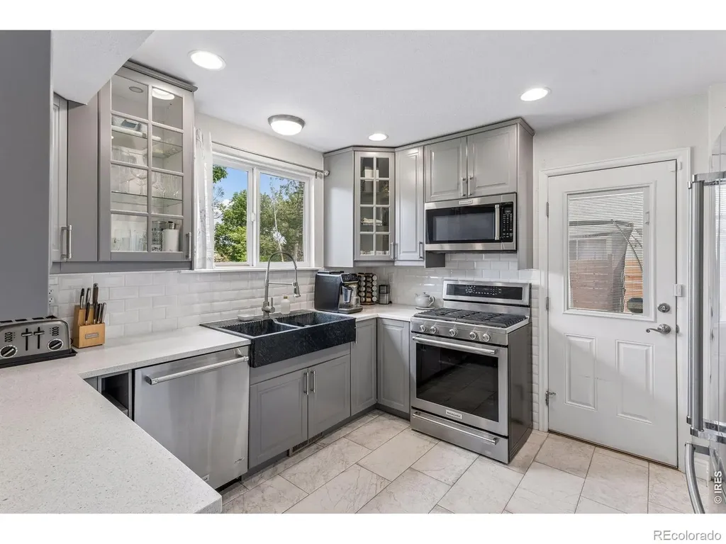 8099 Meadowdale Square Niwot CO 80503