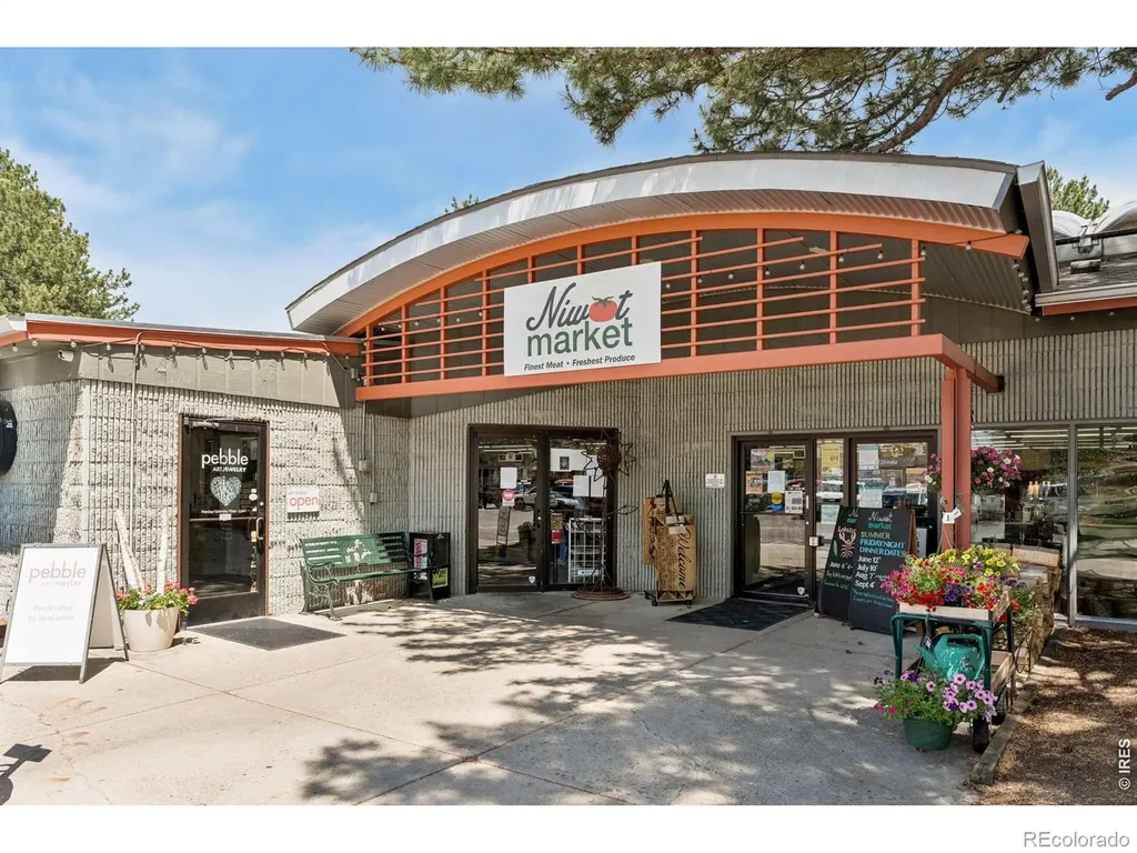 8099 Meadowdale Square Niwot CO 80503