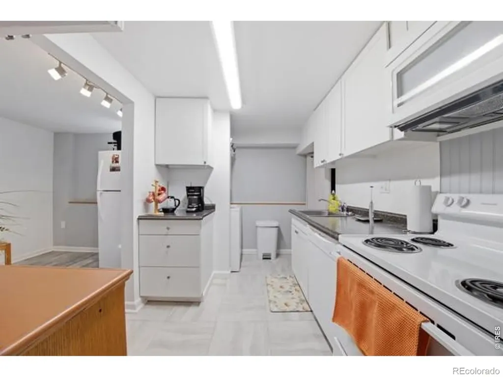 4 S Gay Drive Longmont CO 80501