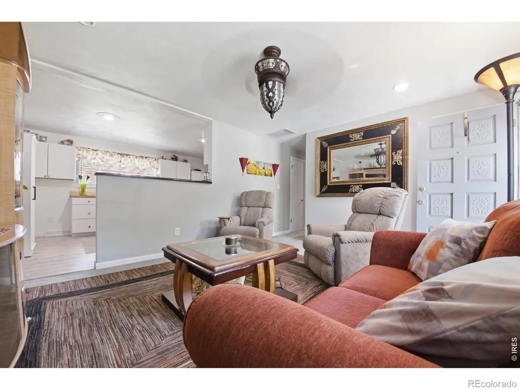 4 S Gay Drive Longmont CO 80501