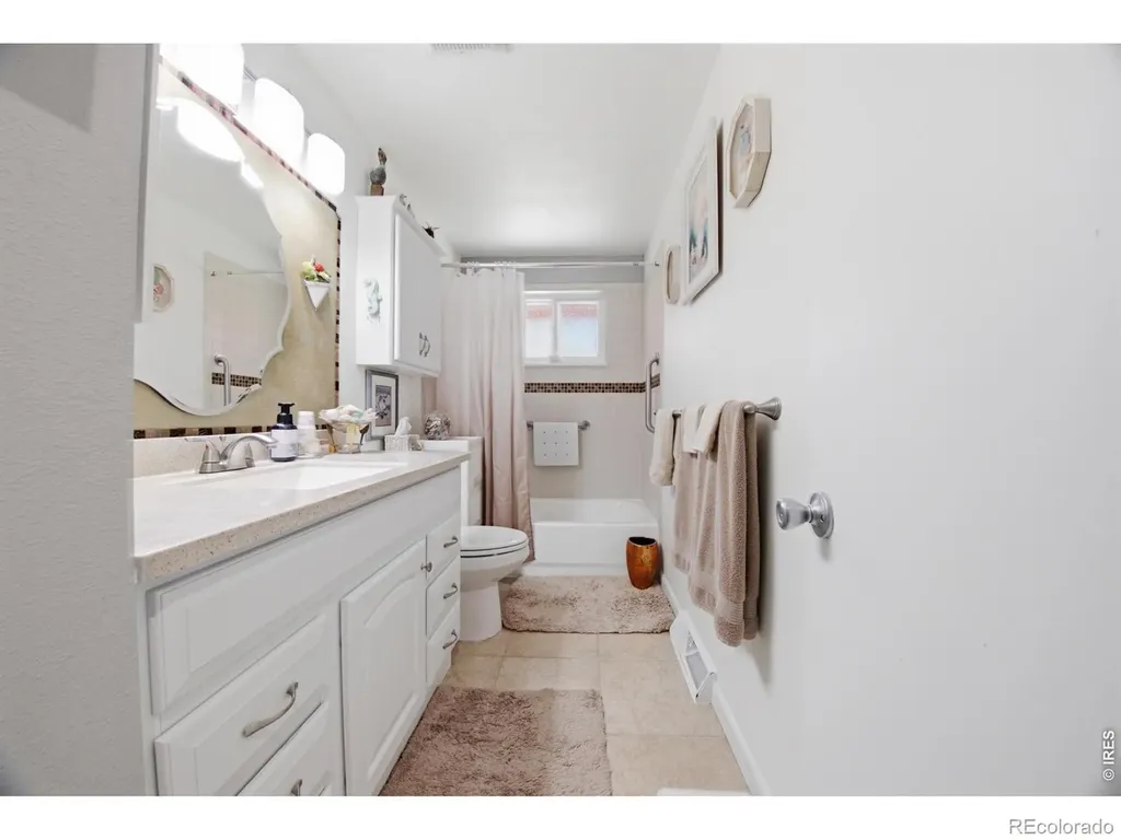 4 S Gay Drive Longmont CO 80501