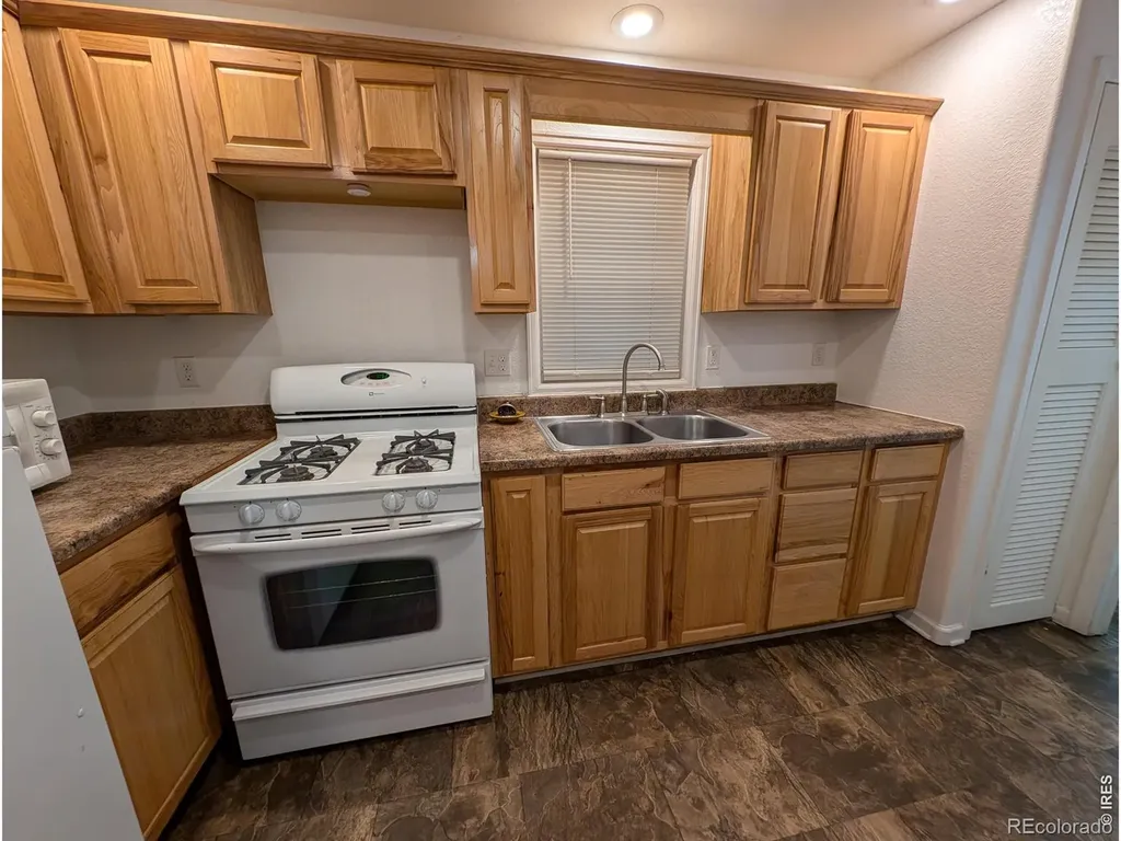 103 S 8th Avenue Sterling CO 80751