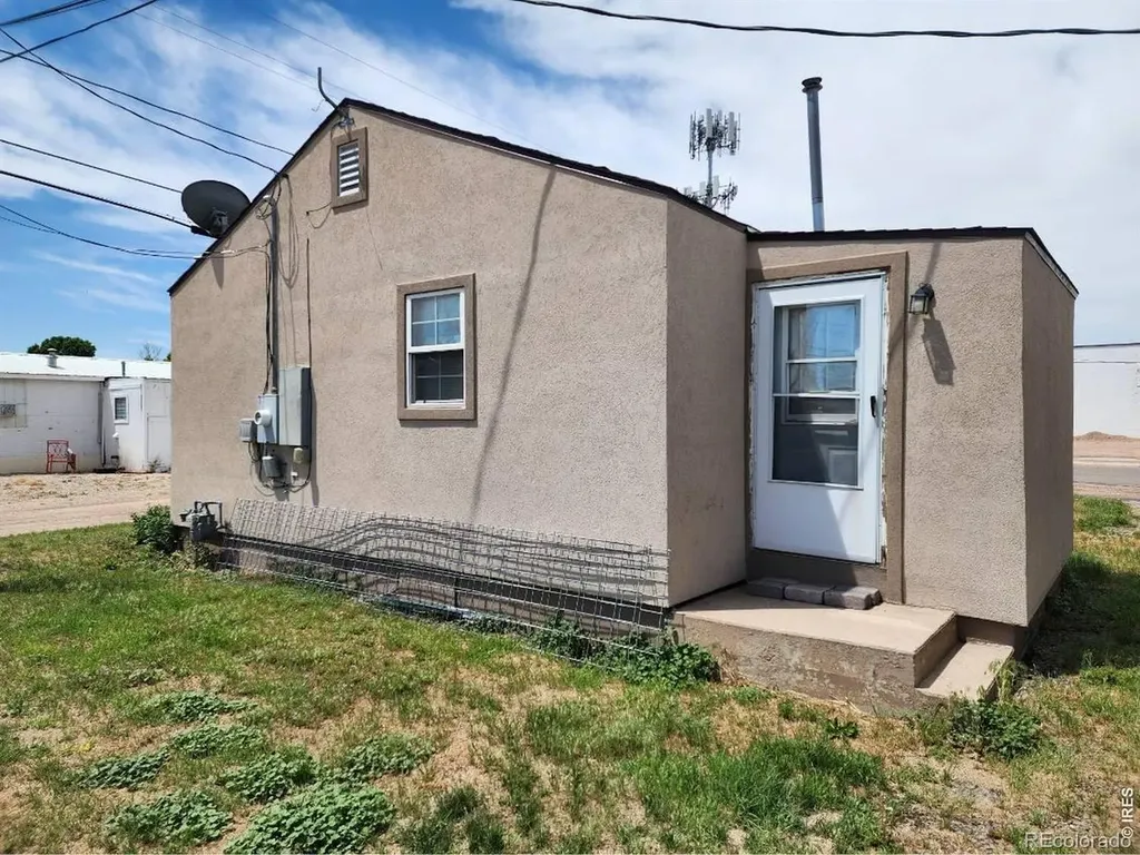 103 S 8th Avenue Sterling CO 80751