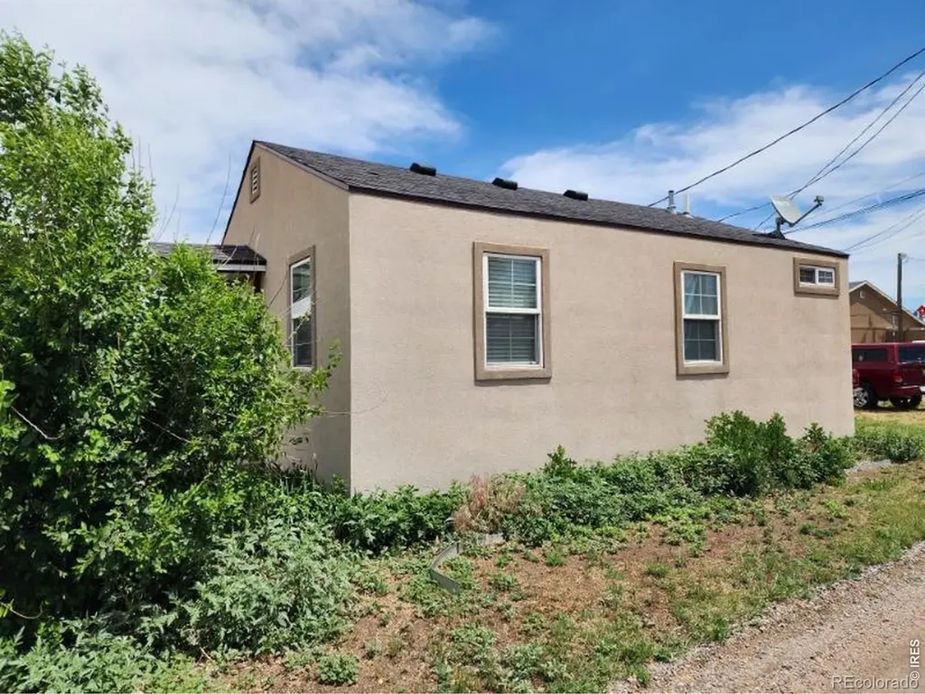 103 S 8th Avenue Sterling CO 80751
