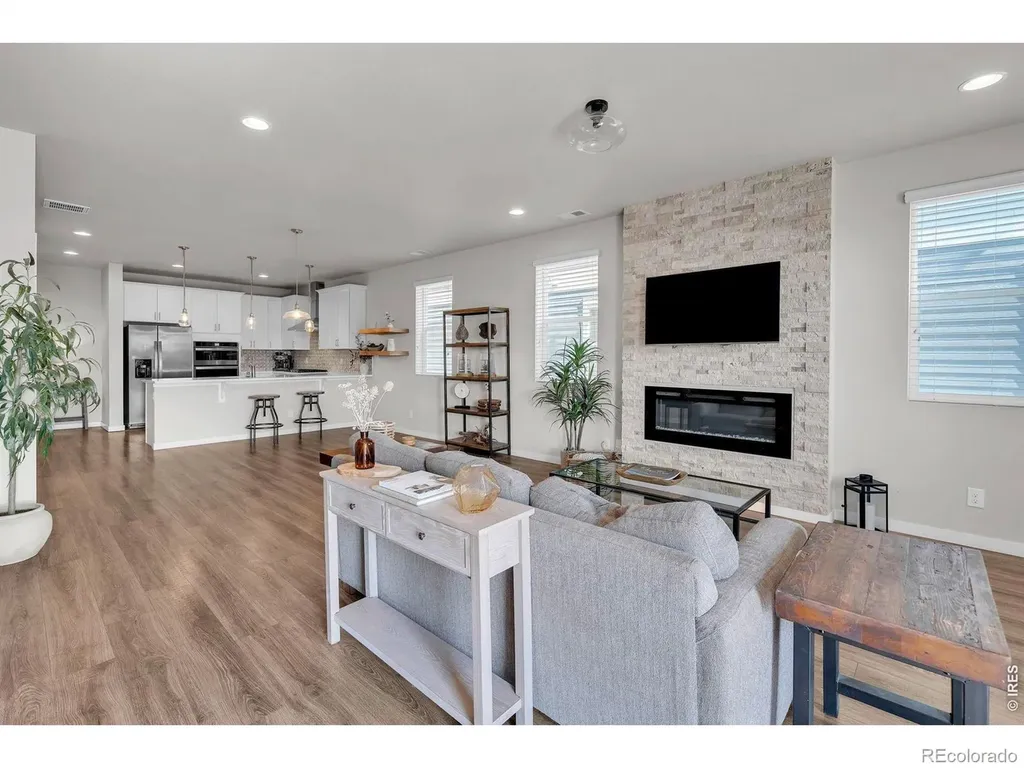 1083 Mountain Drive Longmont CO 80503