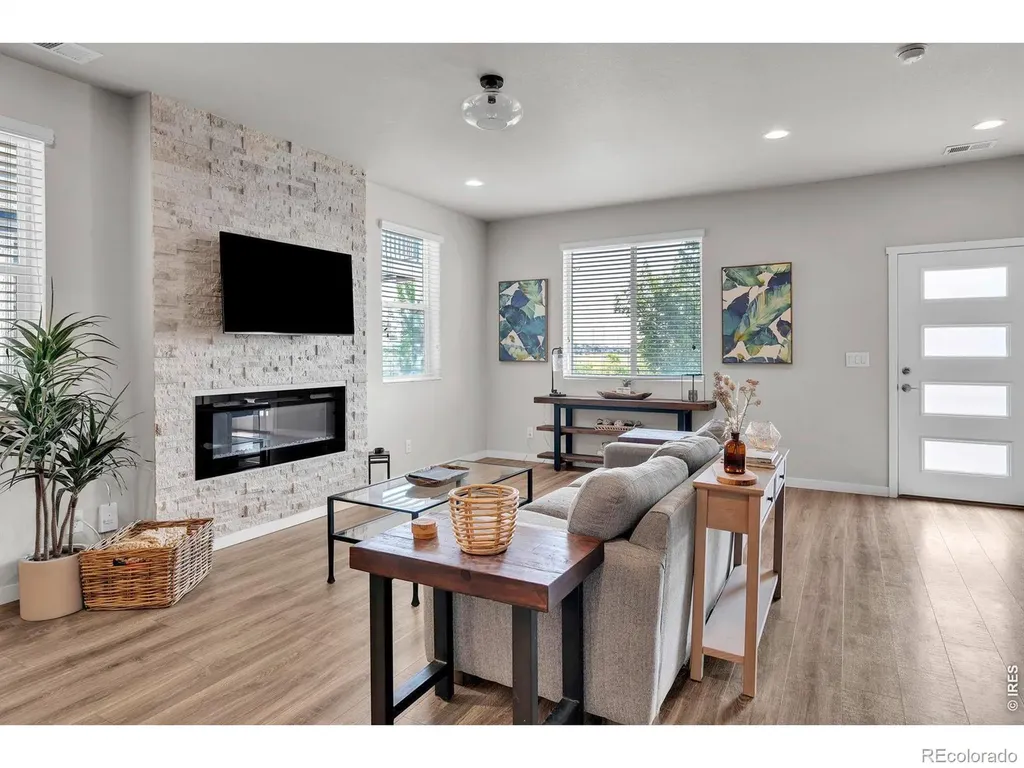1083 Mountain Drive Longmont CO 80503