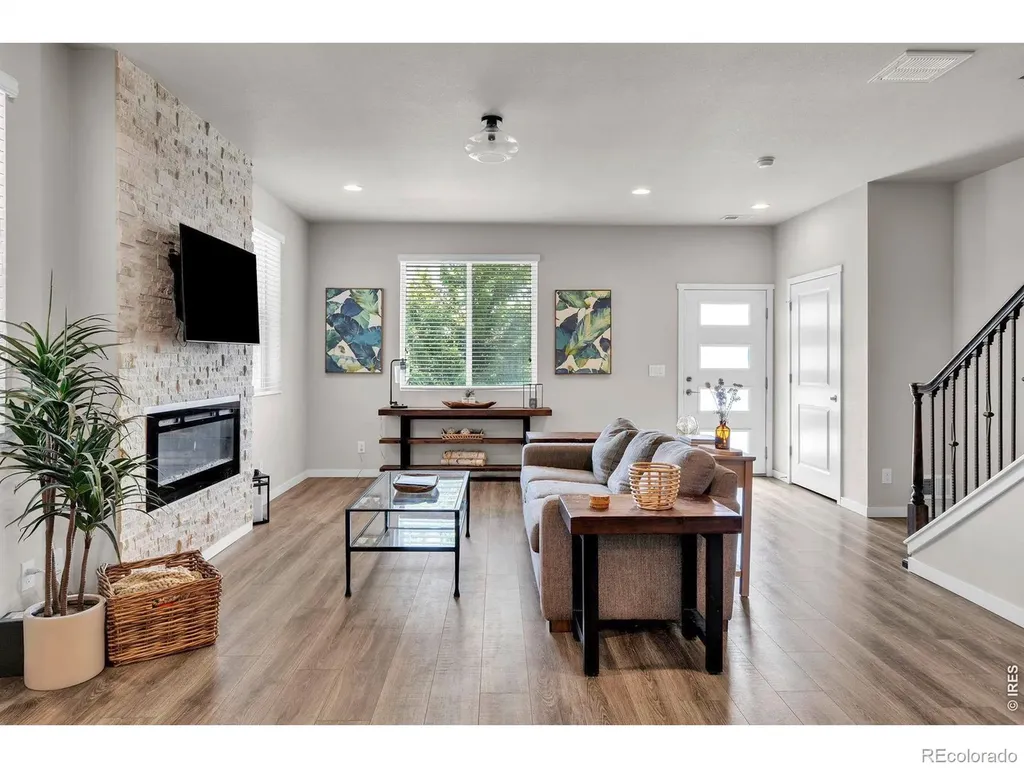 1083 Mountain Drive Longmont CO 80503