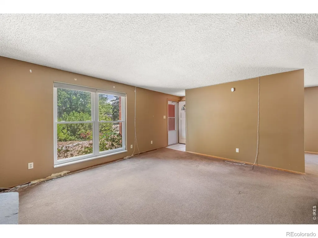 707 Hilltop Street Longmont CO 80504