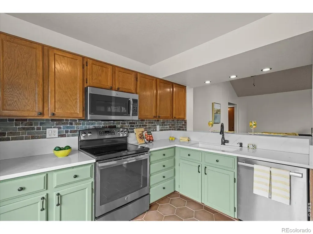 989 S Miller Street Lakewood CO 80226