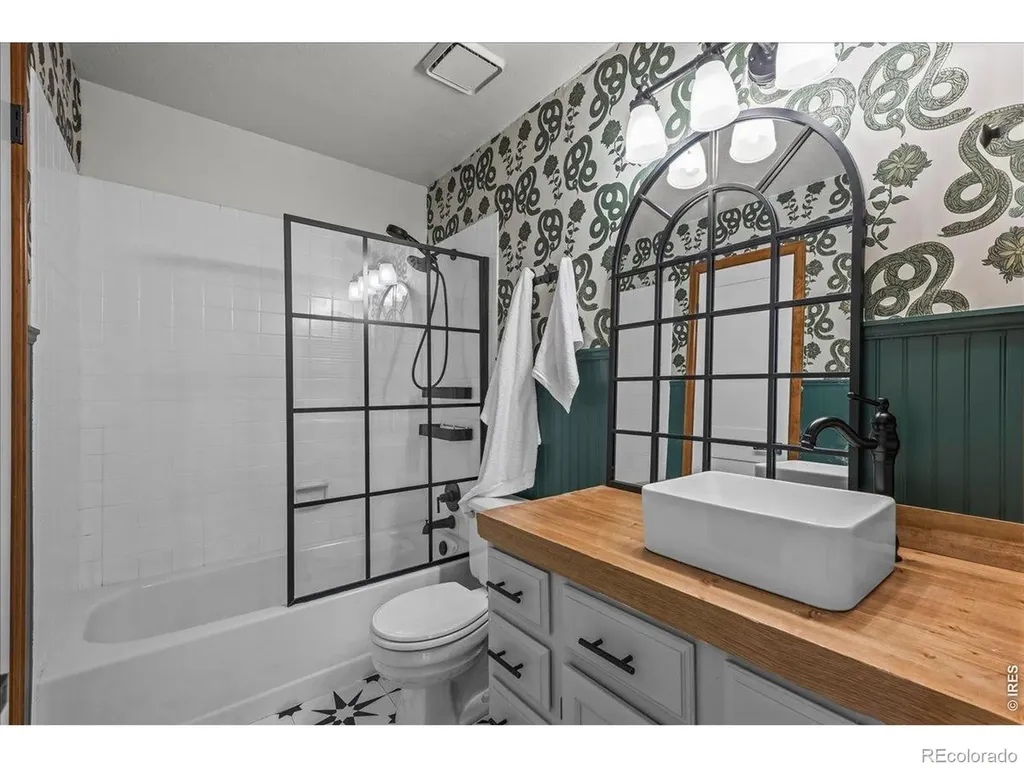 989 S Miller Street Lakewood CO 80226