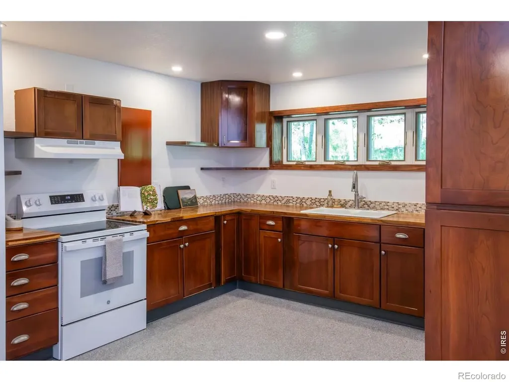 788 W 4th Street Nederland CO 80466